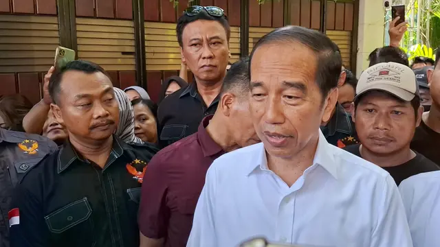 Jokowi Bantah Cawe-Cawe Mutasi Anak Try Sutrisno