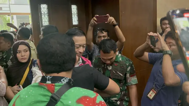 Lagu Indonesia Raya Menggema di Ruang Sidang