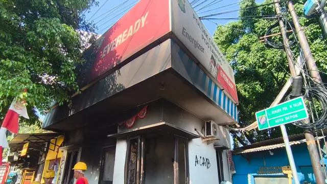 Saksi Ungkap Detik-Detik Massa Bakar Pos Polisi