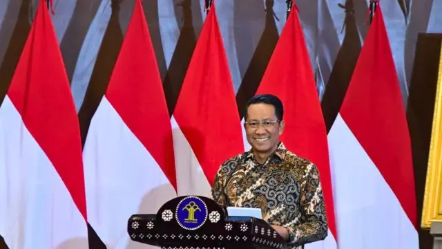 Hadiah Spesial Menkum untuk 3 Paskibraka Papua Barat Daya