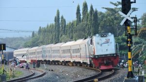 Dua Gerbong KA Purwojaya Anjlok di Kedunggedeh Bekasi